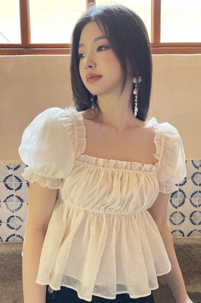 Áo kiểu cổ vuông