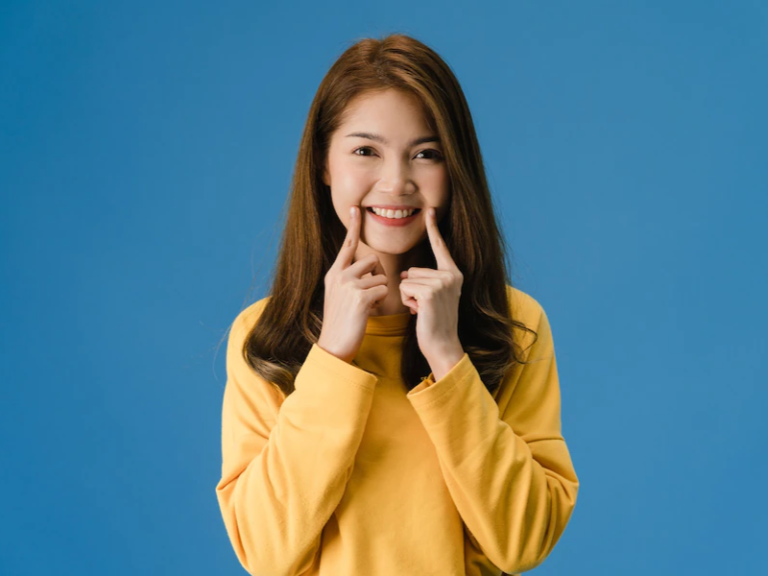 Vì sao nụ cười khiến bạn trông già hơn?