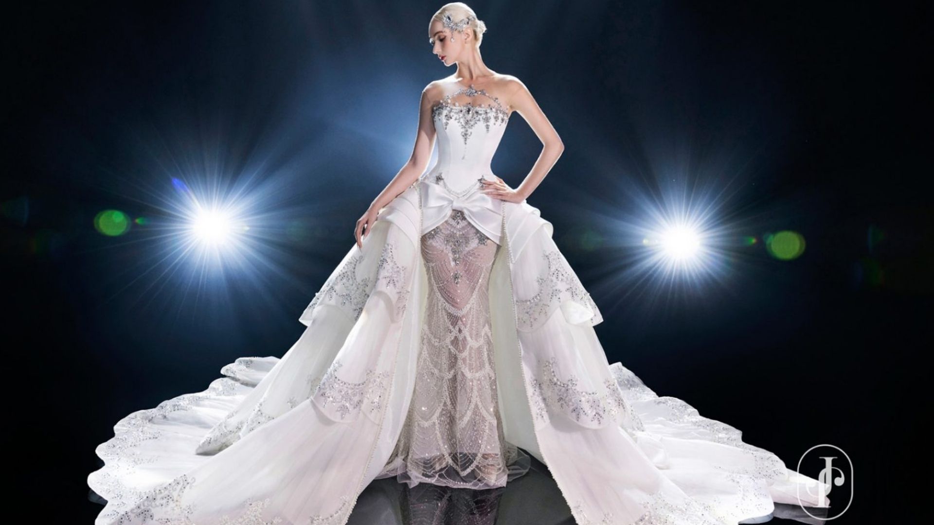 Váy cưới Joli Poli – “hào quang thiên đường” Elysian Glow