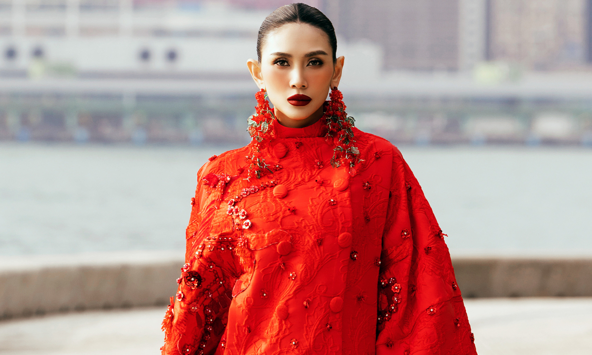 Siêu mẫu Võ Hoàng Yến diễn Vedette với nguyên cây "đỏ"