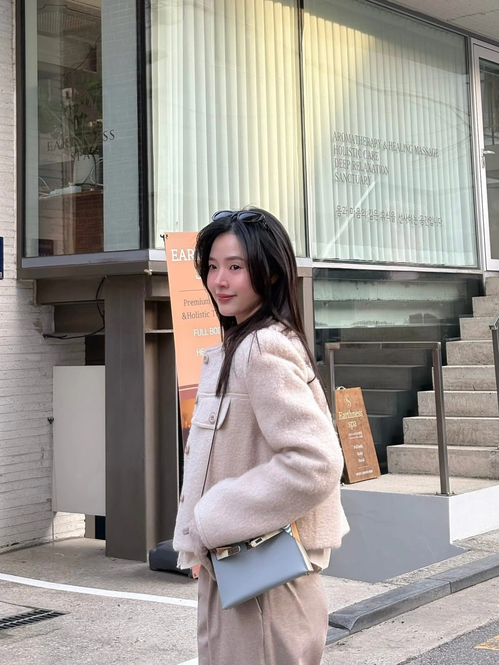 Midu diện oufit với chiếc túi Hermes