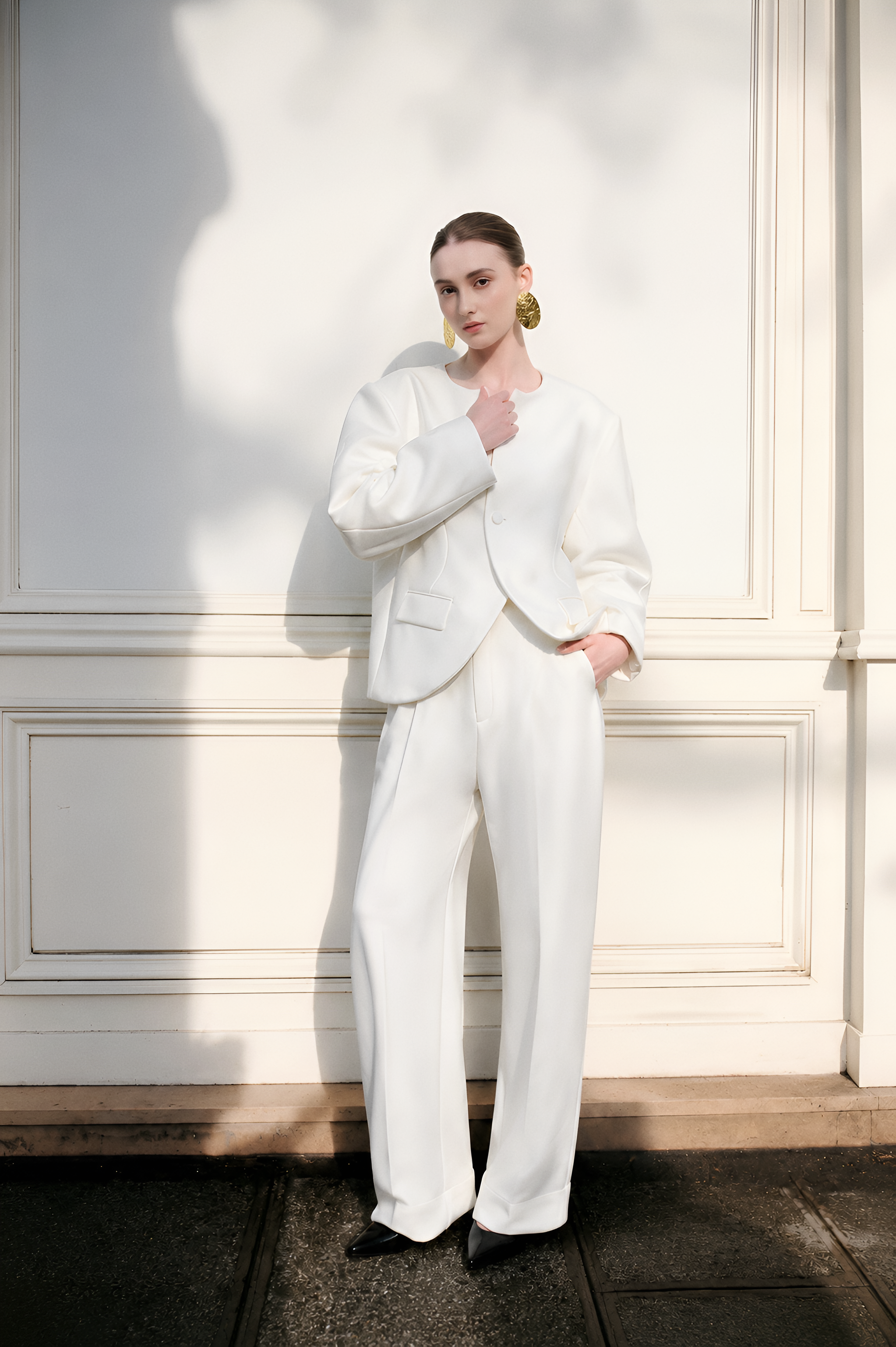 Thiết kế suit trắng cao cấp từ BST VERSA của MGRACE