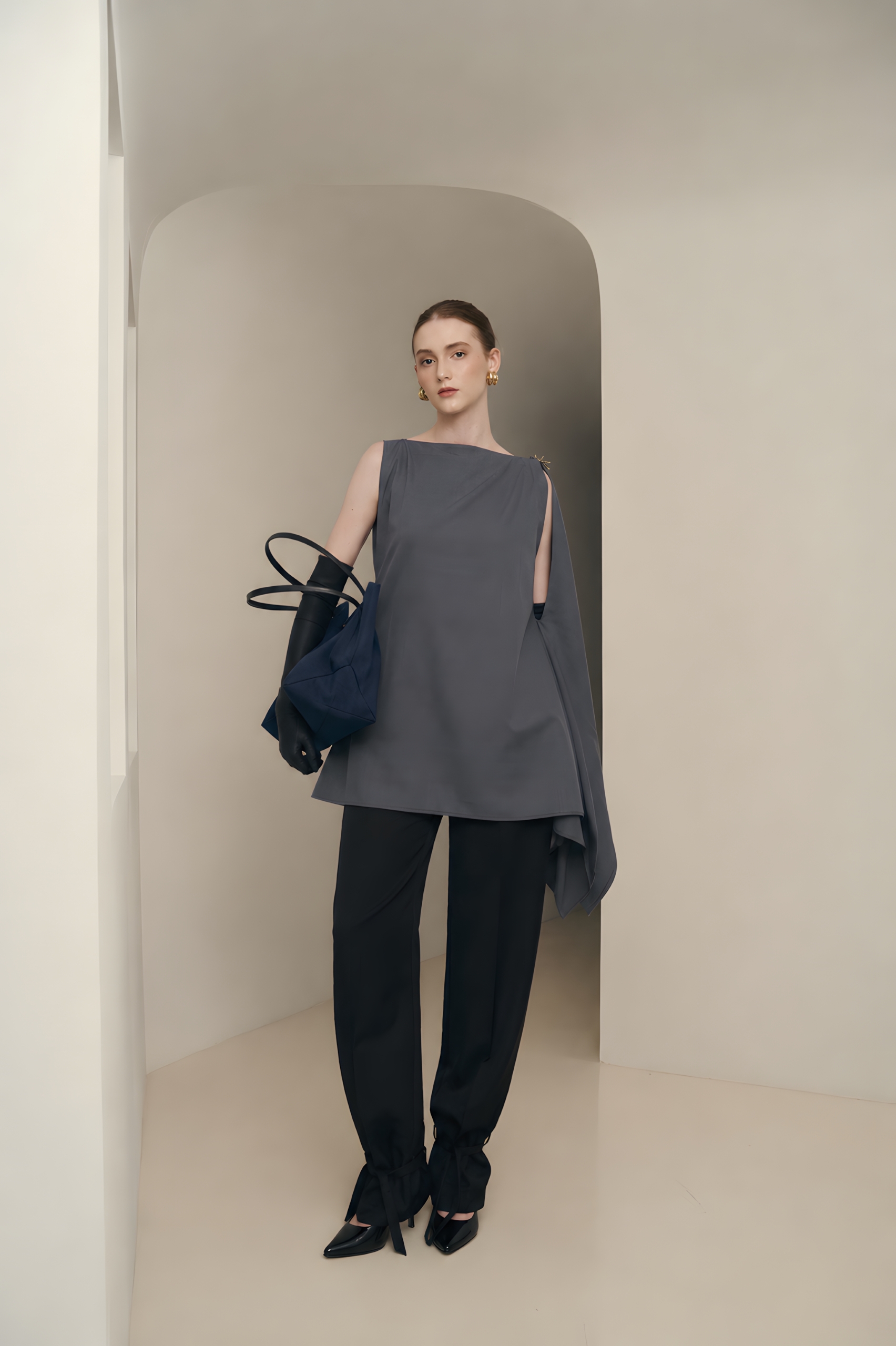 Thiết kế áo tunic bất đối xứng sắc xám khói từ MGRACE "VERSA"